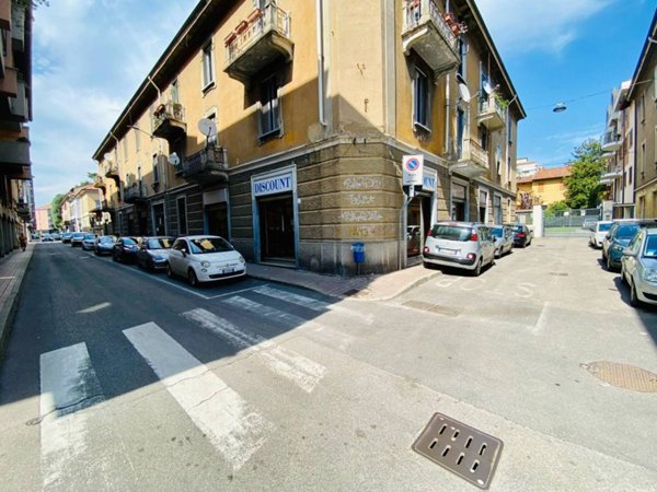 negozio in vendita a Corsico