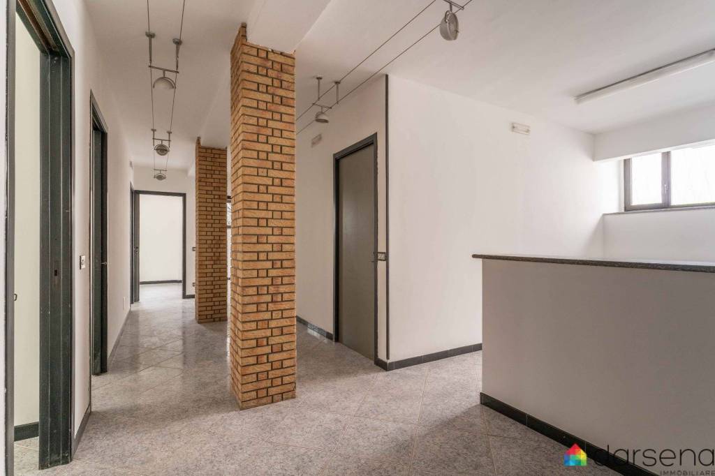 ufficio in vendita a Corsico