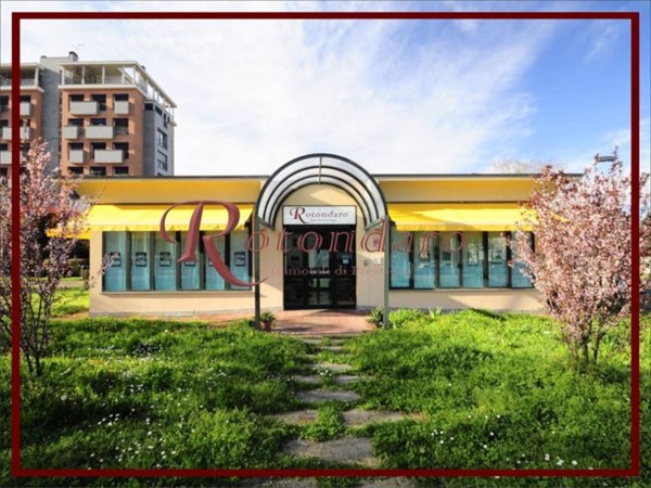 negozio in vendita a Corsico