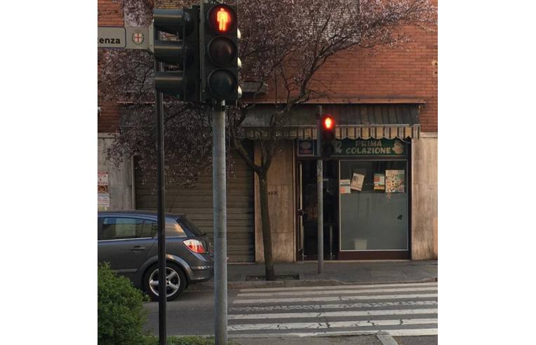 negozio in vendita a Corsico