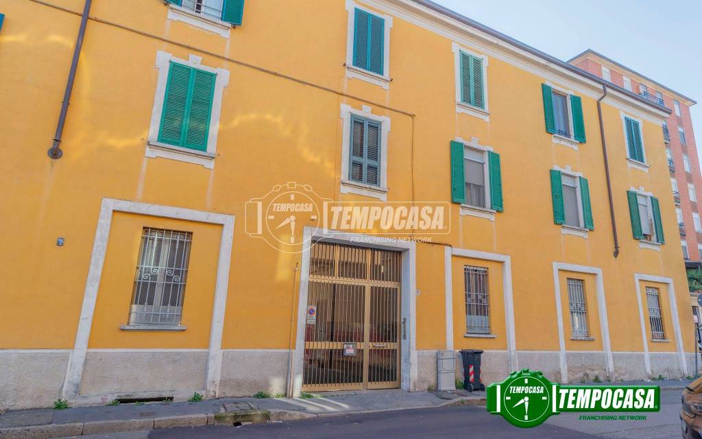 locale commerciale in vendita a Corsico