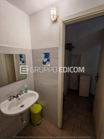 locale commerciale in vendita a Corsico