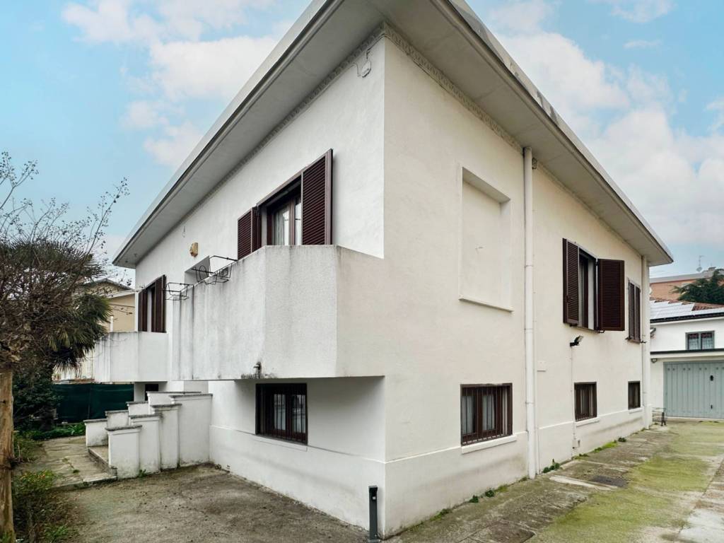 casa indipendente in vendita a Corsico