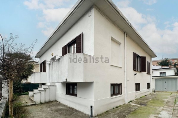 casa indipendente in vendita a Corsico