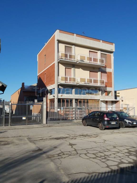 ufficio in vendita a Corsico