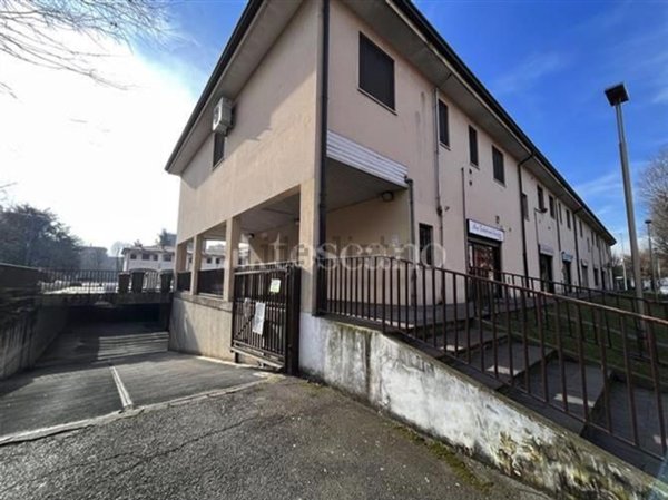 negozio in vendita a Corsico