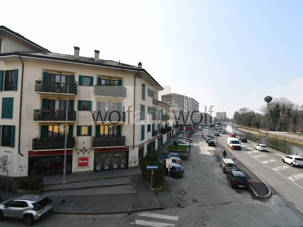 negozio in vendita a Corsico
