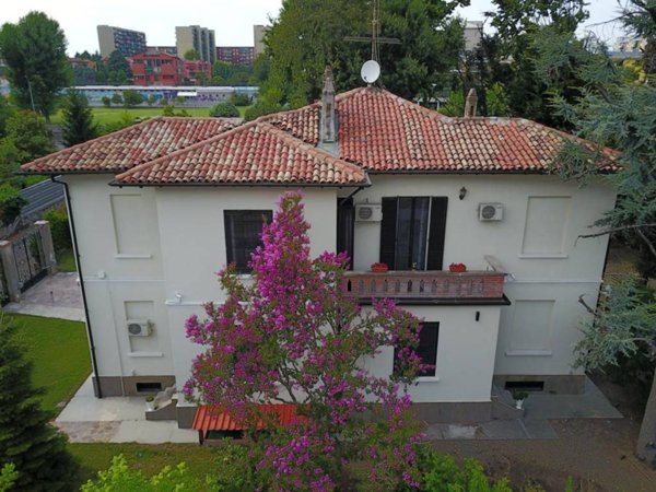 casa indipendente in vendita a Corsico