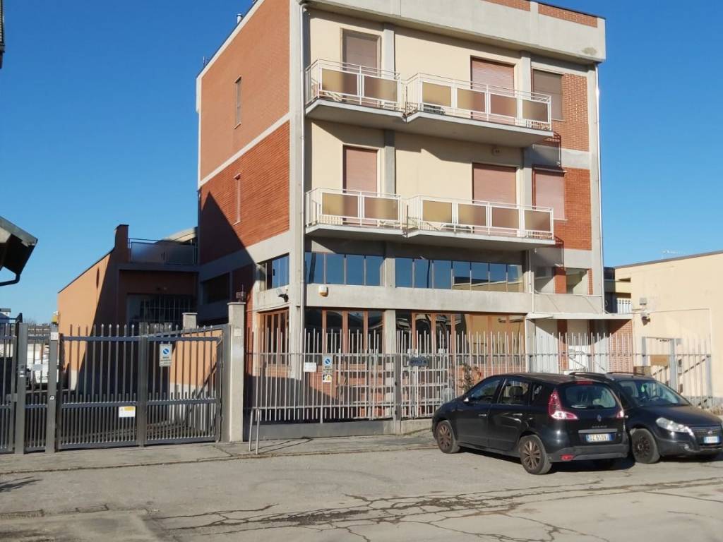 intera palazzina in vendita a Corsico