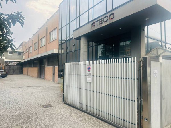 locale commerciale in vendita a Corsico