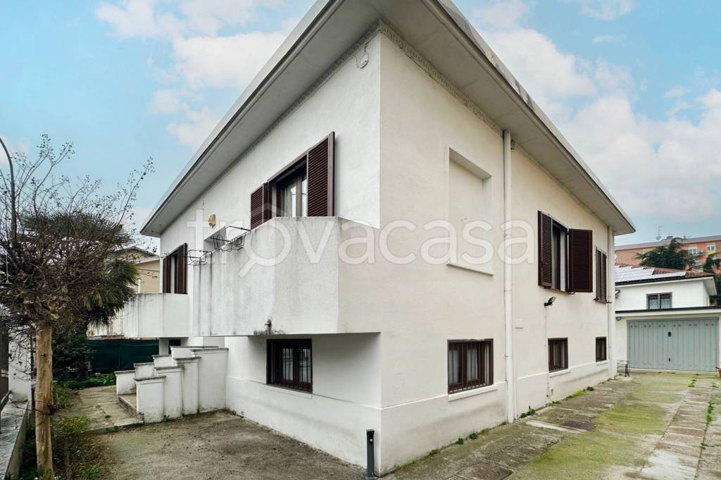 casa indipendente in vendita a Corsico