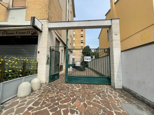 box auto in vendita a Corsico