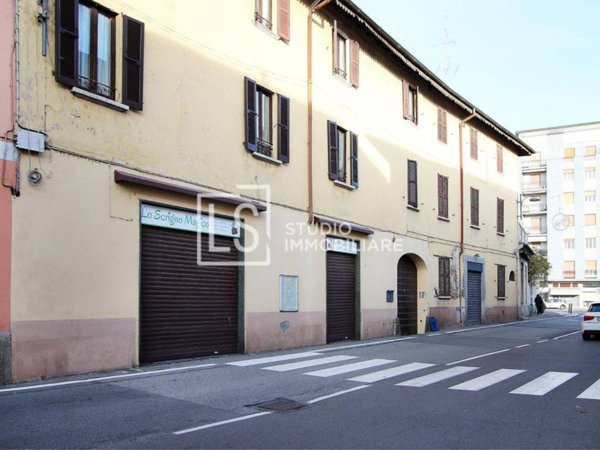 negozio in vendita a Cuggiono