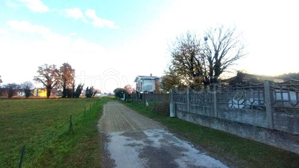 terreno edificabile in vendita a Cuggiono