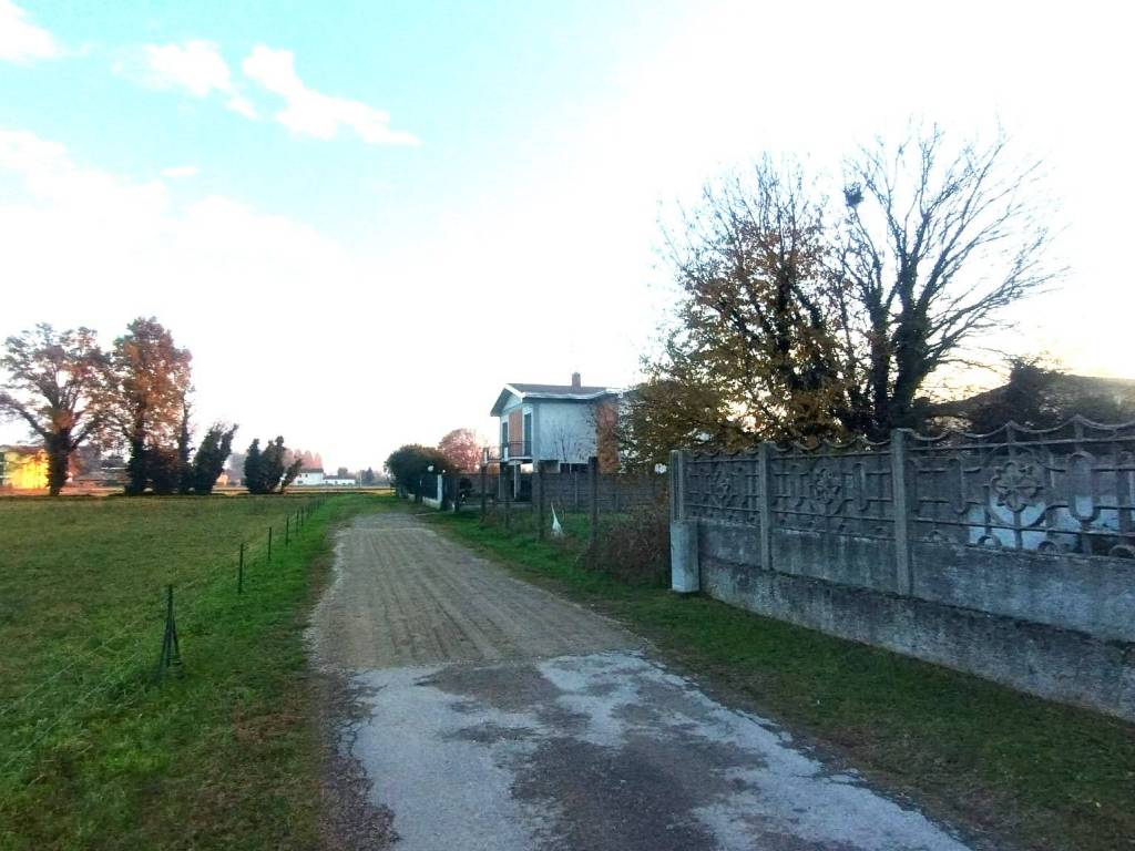 terreno edificabile in vendita a Cuggiono
