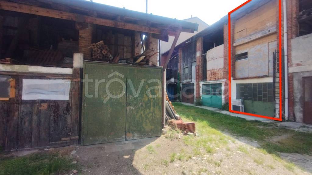 locale di sgombero in vendita a Cuggiono