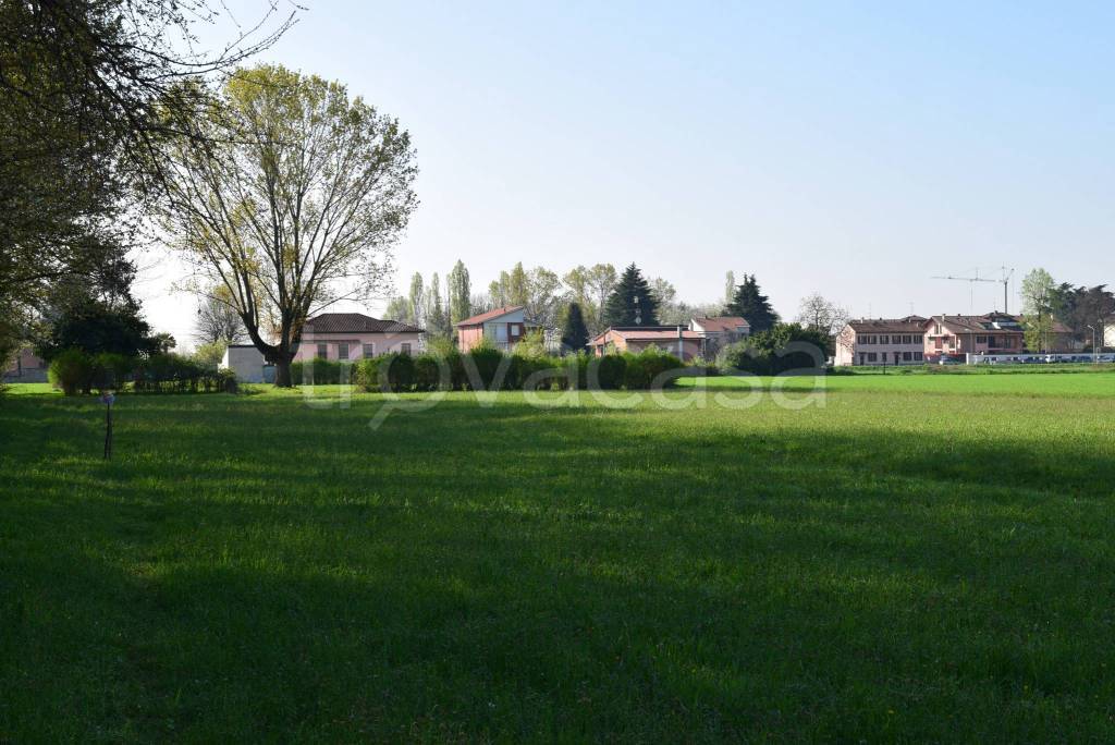 terreno edificabile in vendita a Cuggiono