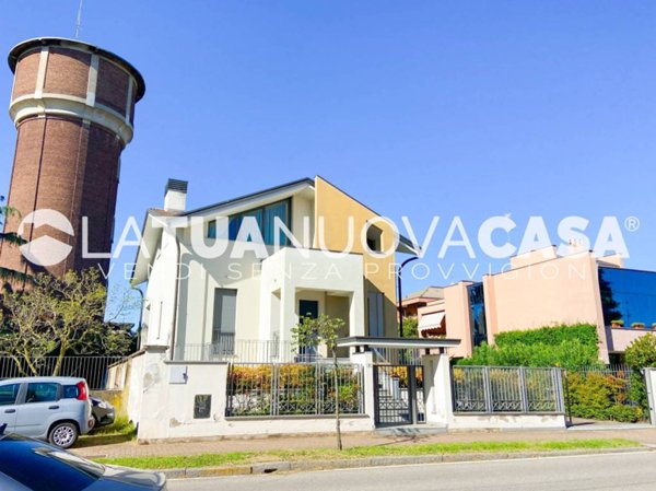 casa indipendente in vendita a Cuggiono