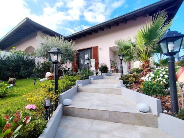 casa indipendente in vendita a Cuggiono