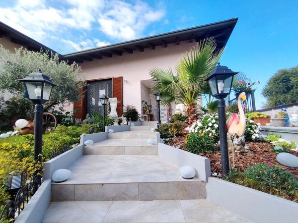 casa indipendente in vendita a Cuggiono