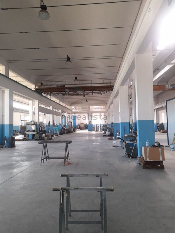 capannone in vendita a Cuggiono