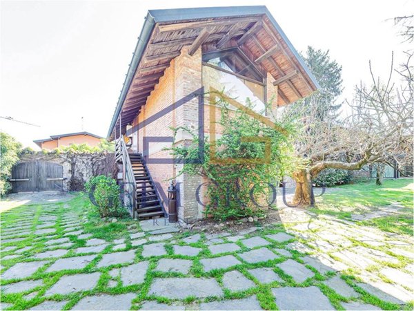 casa indipendente in vendita a Cuggiono in zona Castelletto di Cuggiono