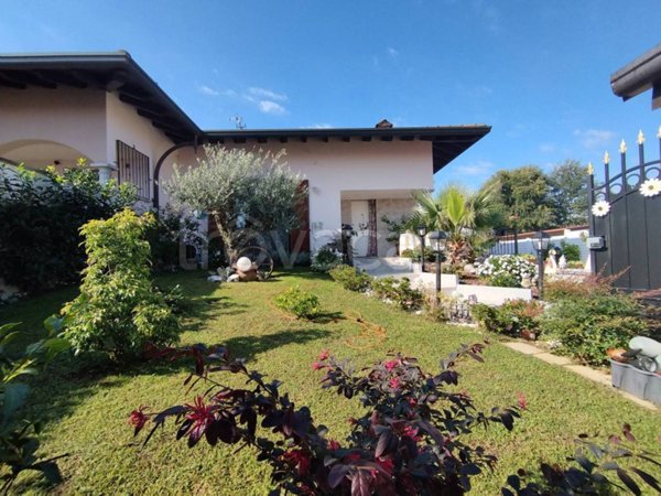 casa indipendente in vendita a Cuggiono in zona Castelletto di Cuggiono