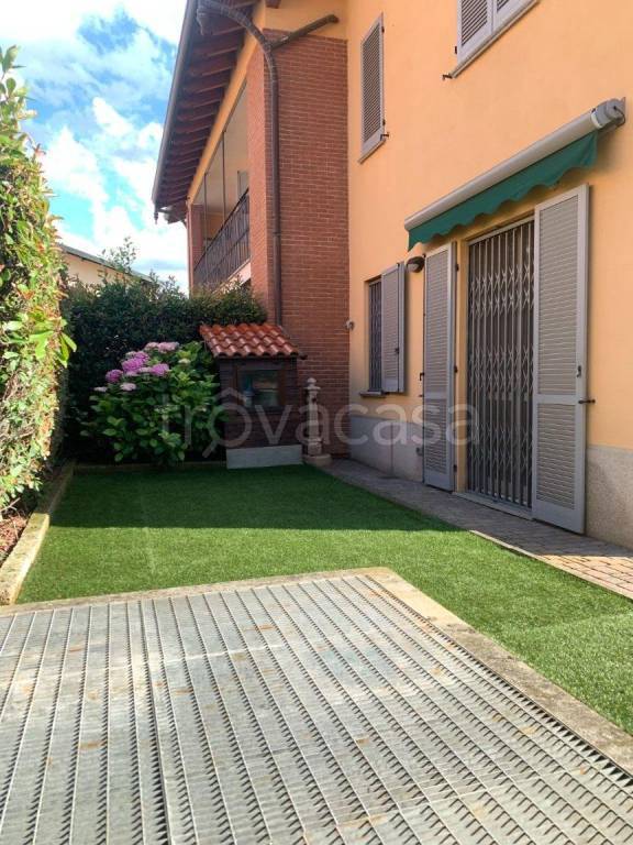appartamento in vendita a Cuggiono in zona Castelletto di Cuggiono