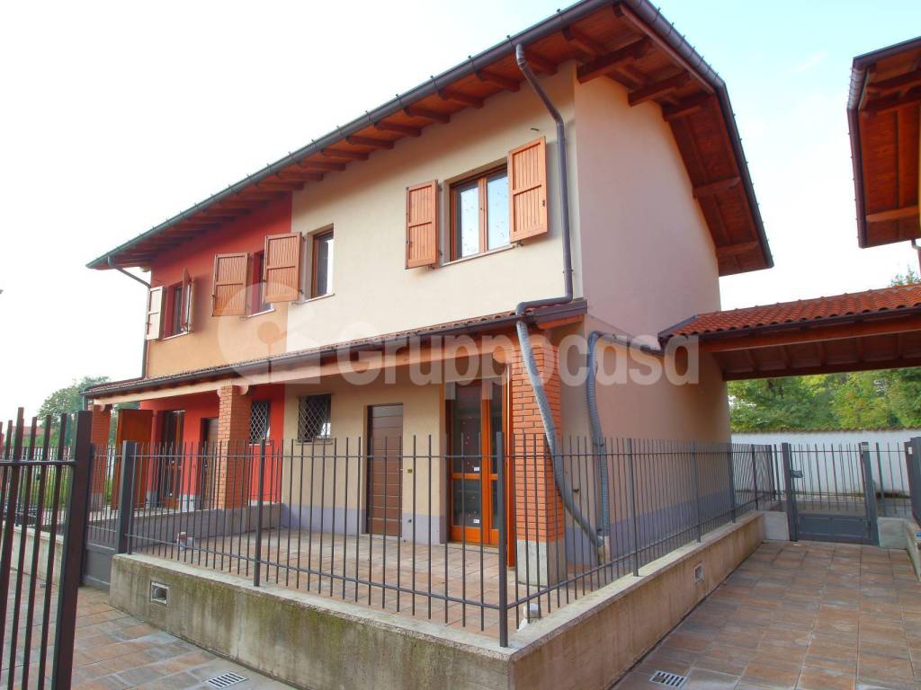 casa indipendente in vendita a Cuggiono in zona Castelletto di Cuggiono