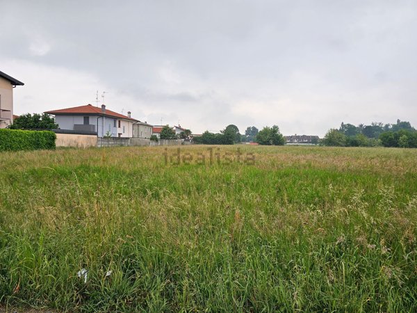 terreno edificabile in vendita a Cuggiono in zona Castelletto di Cuggiono
