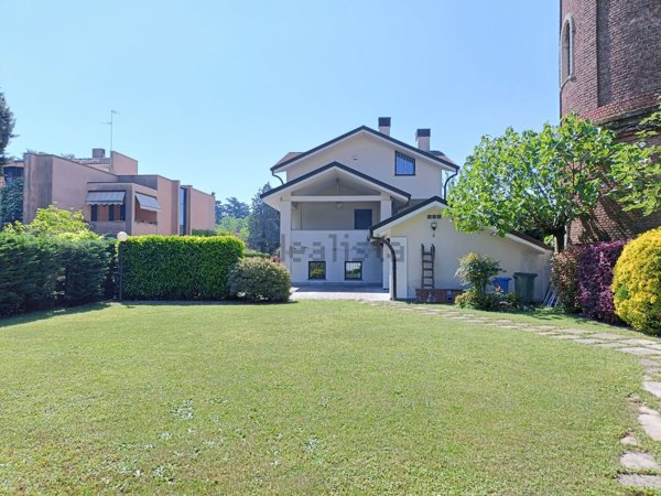 casa indipendente in vendita a Cuggiono in zona Castelletto di Cuggiono