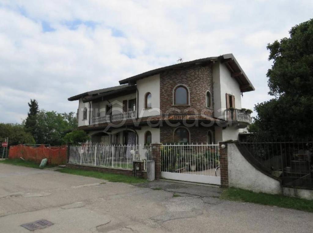 casa indipendente in vendita a Cuggiono in zona Castelletto di Cuggiono