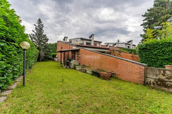 casa indipendente in vendita a Cusago in zona Monzoro