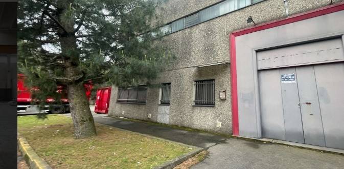 locale commerciale in vendita a Cusago