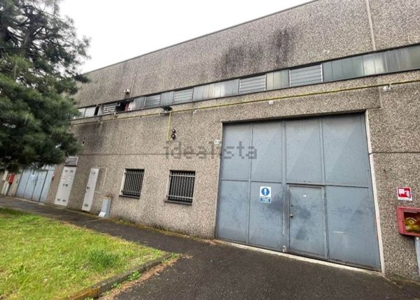 capannone in vendita a Cusago