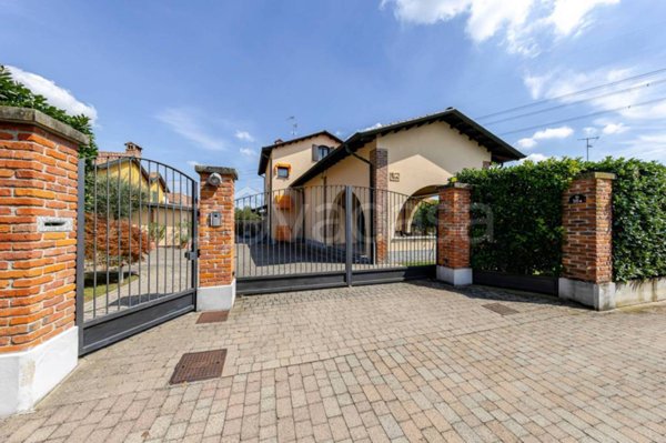 casa indipendente in vendita a Cusago