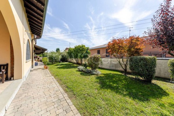 casa indipendente in vendita a Cusago