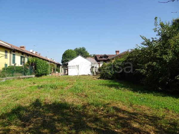 terreno edificabile in vendita a Cusago