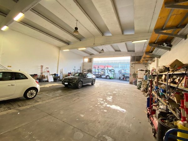 locale di sgombero in vendita a Cusago