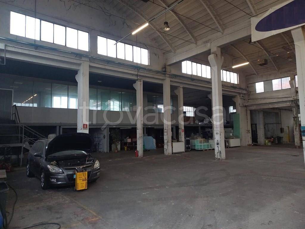 locale commerciale in vendita a Cusago