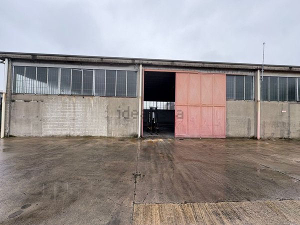 capannone in vendita a Cusago