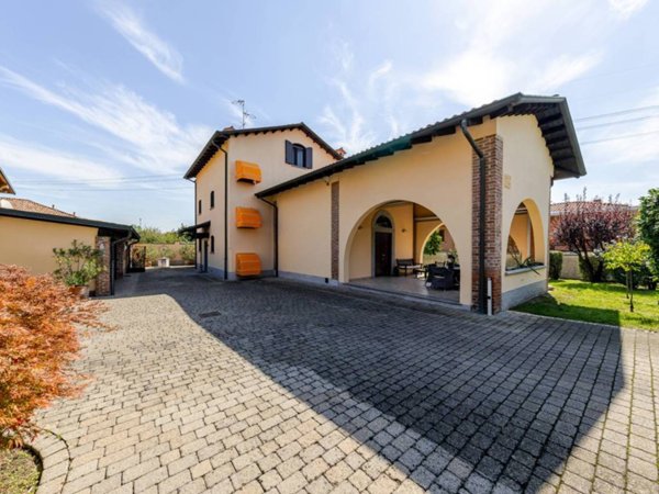 casa indipendente in vendita a Cusago