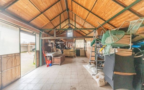 locale commerciale in vendita a Cusago in zona Monzoro