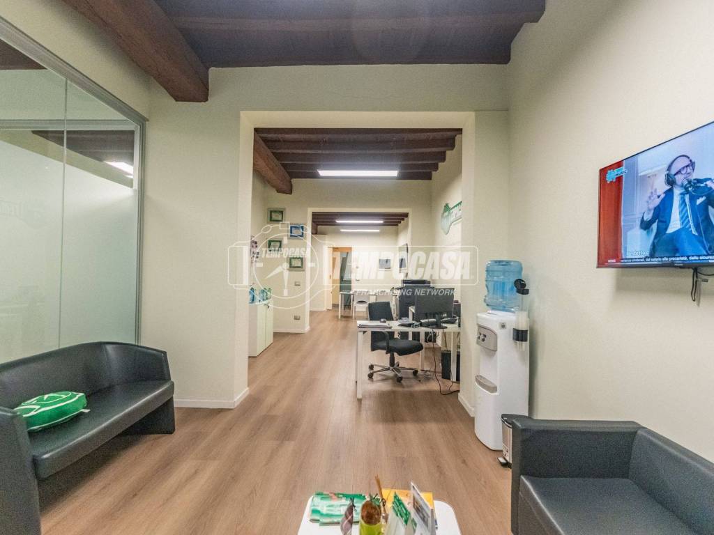 negozio in vendita a Cusago