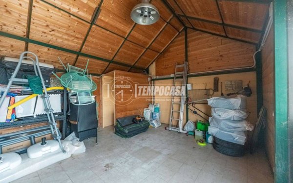 locale commerciale in vendita a Cusago in zona Monzoro
