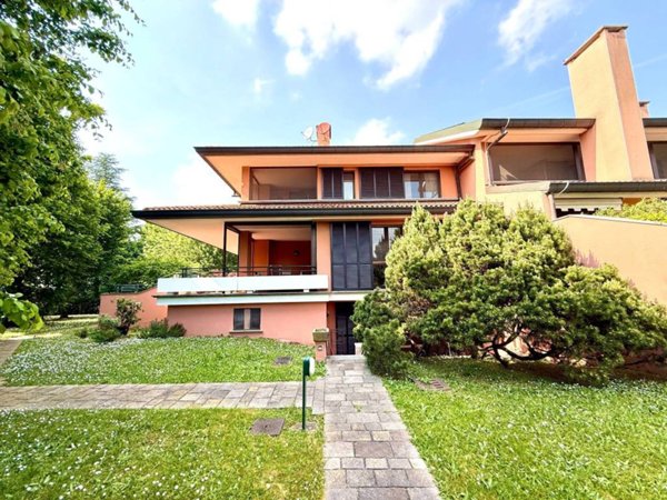 casa indipendente in vendita a Cusago