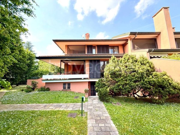 casa indipendente in vendita a Cusago