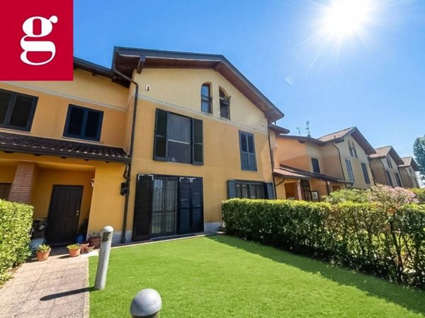 casa indipendente in vendita a Cusago in zona Monzoro
