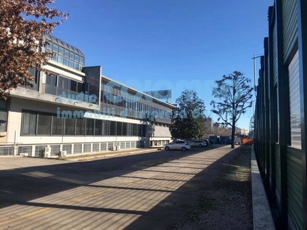 capannone in vendita a Cusano Milanino