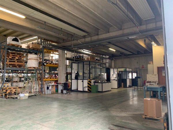 locale commerciale in vendita a Cusano Milanino